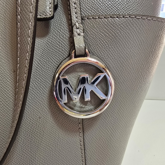 Michael Kors Jet Set East/West Tote Pearl Gray - Picture 3 of 14